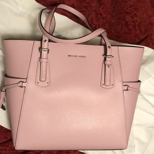 Michael Kors Voyager Tote